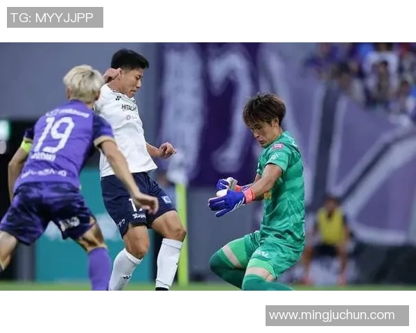 广岛三箭迎战鲁能展开激烈较量期待精彩瞬间与战术博弈