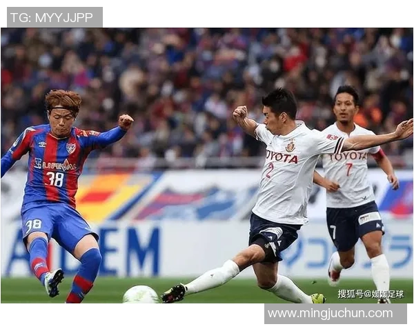 联广岛三迎战鹿岛鹿队争夺联赛关键三分的激烈对决