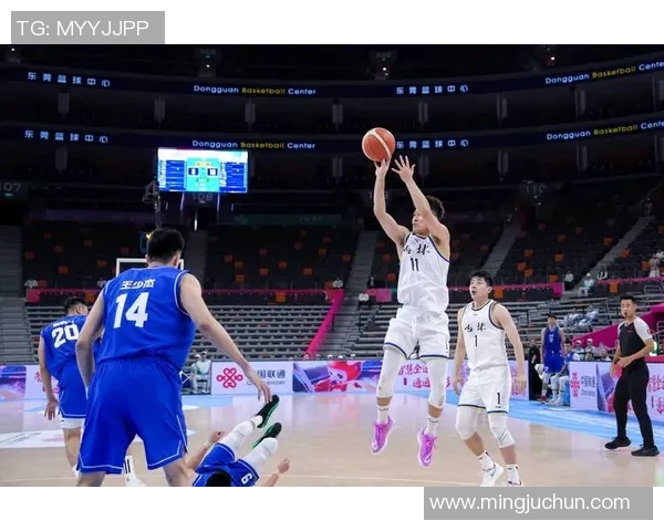 福建男篮全运赛迎战吉林队力争在主场展现强大实力与团队默契 福建男篮全运赛迎战吉林队力争在主场展现强大实力与团队默契